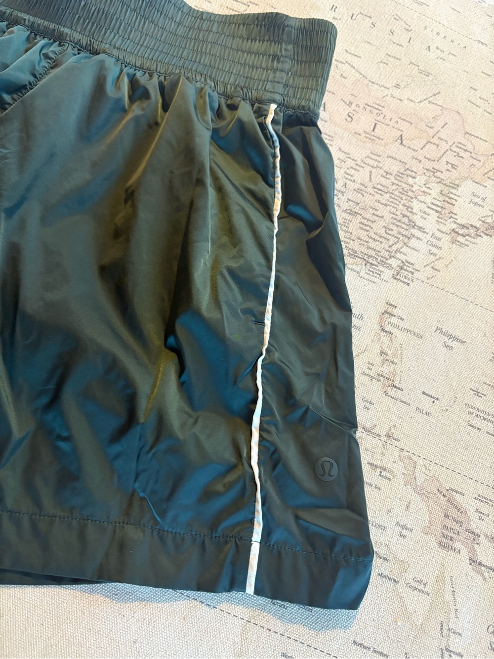 Lululemon Stretch Satin Nylon Super-High-Rise Short 5" Size Medium Green - Picture 6 of 12